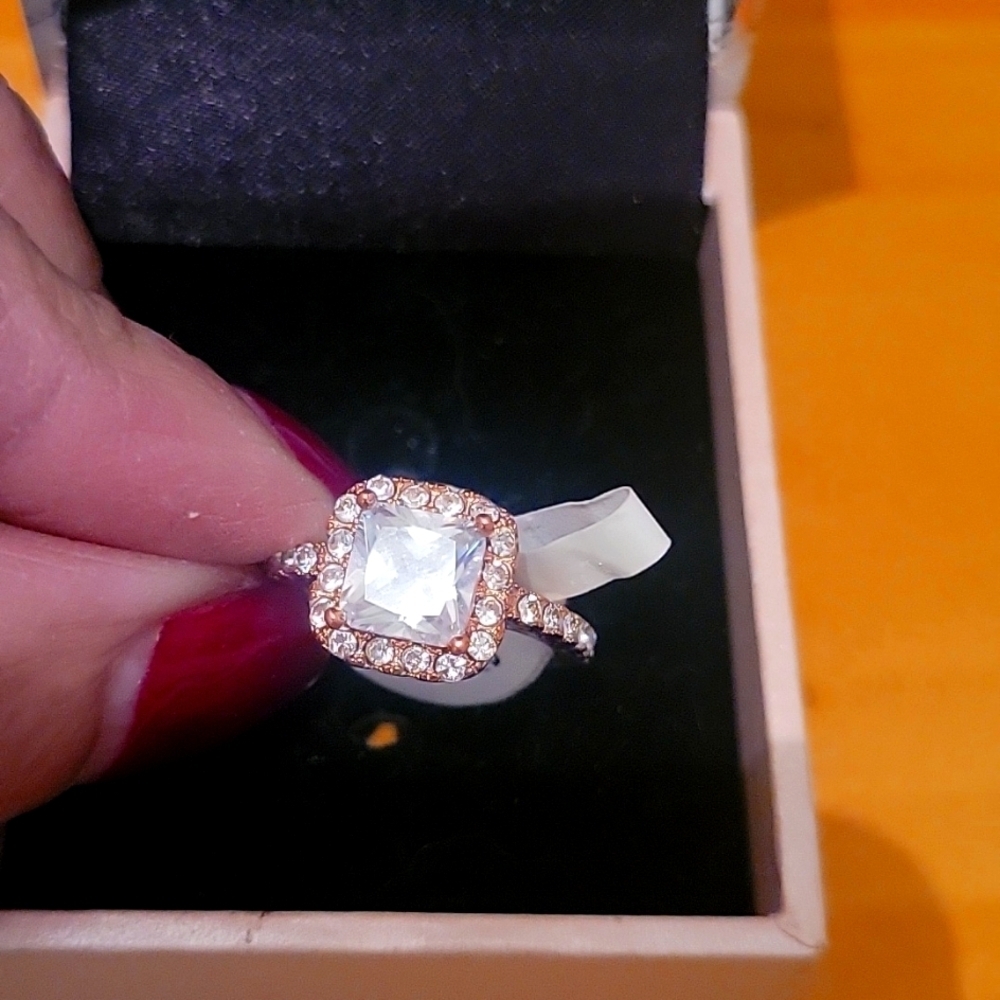 NIB Peermont Rose Gold Ring size 6.‎